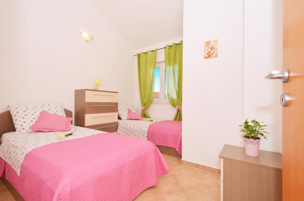 Apartmani Basic Rogoznica โรกอซนิซา ภายนอก รูปภาพ